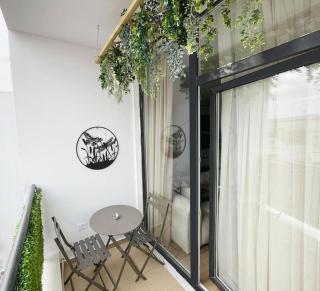 Luxury Apartment With King-Size Bed and Fast Wi-Fi - Tirana - 7