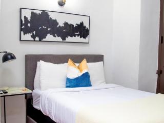 Colonial Apt with Balcony in OSJ Next to San Sebastian APT 3 - San Juan - 2