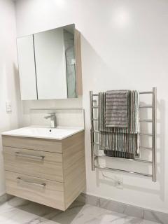 Chic City Centre Townhouse - 7