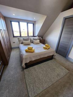 Luxury 1 Bed Coach House - Huddersfield - 3