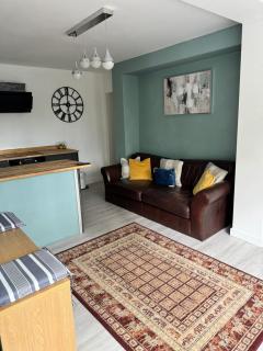 Modern 2 bedroom Apartment - 5