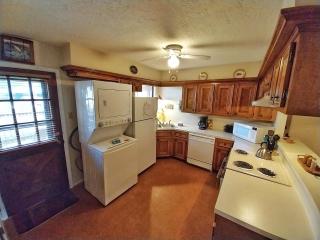 Valley Condo 124 - Creekside - WiFi - Hot Tub - Fireplace - Washer - Dryer - Playground - Red River - 6