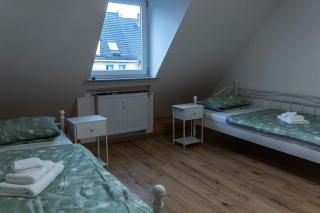 Moderne Ferienwohnung in Gelsenkirchen-Schalke für 1 bis 7 Personen mit Terrasse, ideal für Gruppen & Stadionbesuche - Gelsenkirchen - 2