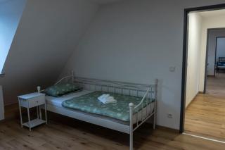 Moderne Ferienwohnung in Gelsenkirchen-Schalke für 1 bis 7 Personen mit Terrasse, ideal für Gruppen & Stadionbesuche - Gelsenkirchen - 3