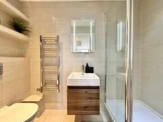 Stunning City Center Apartment - Leeds - 4