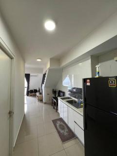 Spacious Home at Heart of Cyber Mamadovs Kor - 8