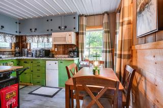 Lake Access and Kayaks Gladwin Cottage Near Golfing - 4