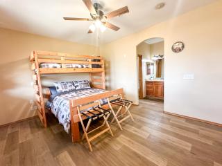 Unforgettable AZ mountain top Views Spacious Suite near Bison Ranch by Vacation Your Way - Overgaard - 9