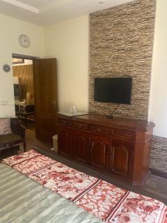 Royal Exective Suit F 8 Islamabad - Islamabad - 1
