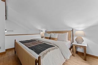 The Wagen Haus, fireplace and hot tub! - Fredericksburg - 8