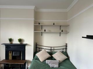 Mulberry Wimbledon Area Apartment, by Edens - Raynes Park - 5