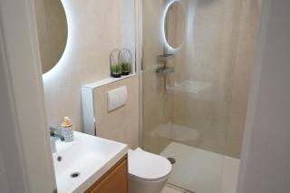 Luxury Seaside Apartment for 4, Steps from the Beaches, Bars, Restaurants, Center of Stobreč - Split - 1