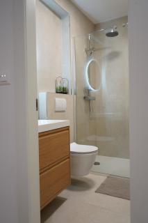 Luxury Seaside Apartment for 4, Steps from the Beaches, Bars, Restaurants, Center of Stobreč - Split - 2