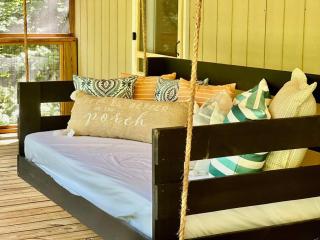 Close to Lake Blue Ridge, Hot Tub, Swing Beds - Morganton - 7