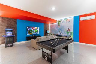 Cozy House w Game Room Theater Pool Much More - Davenport - 4