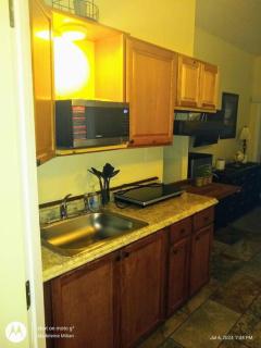 Modern 1-Bedroom with Patio - 3