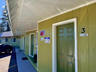 Chalet Motel - 3