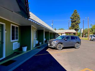 Chalet Motel - Bend - 2