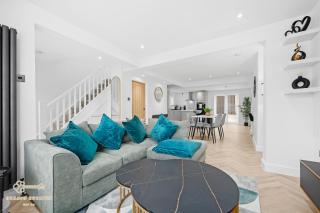 Entire Modern & Spacious 3BDR home in Manchester right next to Coop Live & Ethiad - 0