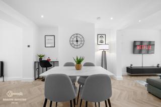 Entire Modern & Spacious 3BDR home in Manchester right next to Coop Live & Ethiad - 4