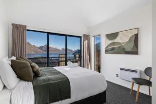 Panorama Views - with 2 car garage - Queenstown - 7