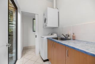 Panorama Views - with 2 car garage - Queenstown - 5