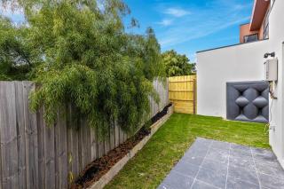 "Elegant Home in Highton with Stunning City Views" - Geelong - 2
