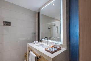 Pearl River International Hotel - Canmetro line 11 YiJing Lu station - Canton - 2