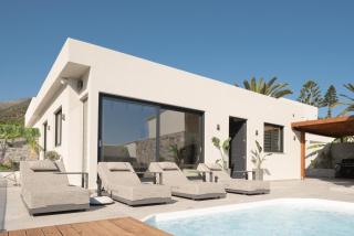 Mousses Villa, with Pool & Spa Whirlpool by the Beach, By ThinkVilla - Balíon - 5