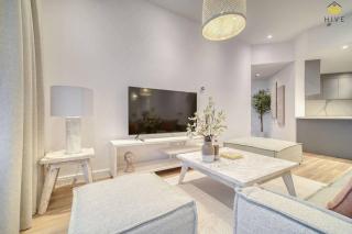 Gorgeous 2 Bedroom Apartment With Sea Views - 3