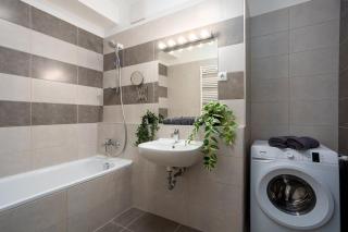 AtriumResidences with FreeParking, AC, Balcony and Wi-fi - 3