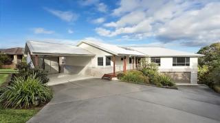 Glossies Coastal Retreat - Valla Beach - 0
