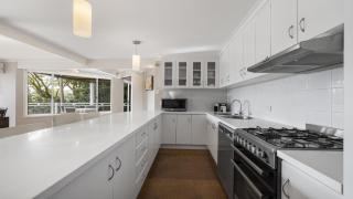 Jetty Hideaway - Cosy Cottage, Fireplace, Gardens - Coffs Harbour - 2
