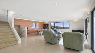 Lighthouse at Emerald Beach - Ocean Views, walk to beach - Emerald Beach - 5