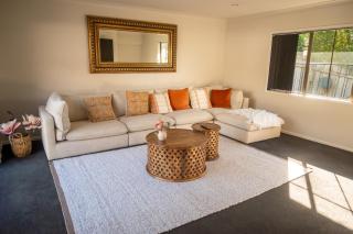 Villa with Pool in Browns Bay - Auckland - 2