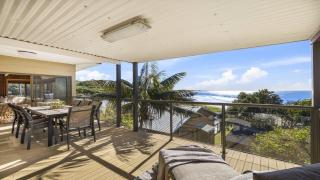 The Cowrie House - Ocean Views, Village, Surf - 1