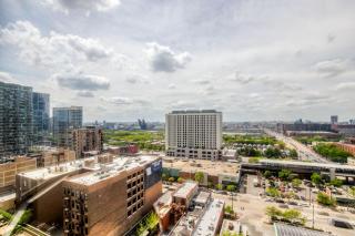Blueground S Loop rooftop walk to Grant Park CHI-1079 - 3