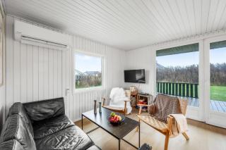 Lovely Newly Renovated Holiday House - 1005 - 4