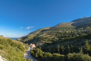 Villa Verde with Outdoor Jacuzzi - 9