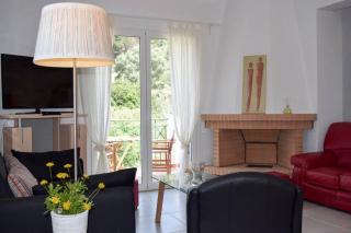 Villa Verde with Outdoor Jacuzzi - 5