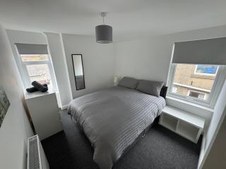 Theo apartment 150 meters from the winter gardens large groups welcome - 3