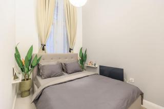 Central Designer 2 bedroom Flat - 2