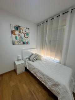 Sunstay Teatinos Flat III Malaga, Metro, Free Parking & Pool - 9