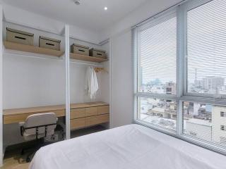 Renovated Modern 1-Bed 40m2 Apt with Pool - 3