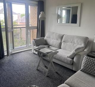 2 Bed Flat - Sleeps 4 - Pets - Parking - Wifi - 6