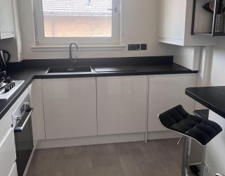 2 Bed Flat - Sleeps 4 - Pets - Parking - Wifi - 5
