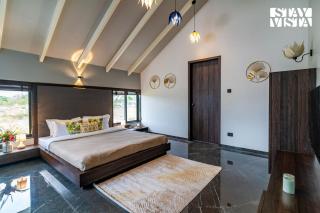 StayVista at The Rainfield Villa with Gazebo & Lawn - Nashik - 4
