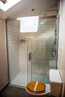 5 Star Romantic Rose Cottage with Roll-Top Bath - Lisburn - 4