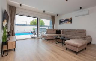 Gorgeous Home In Donji Prolozac - 7