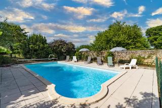 Maison en pierre piscine clim - Varennes - 0